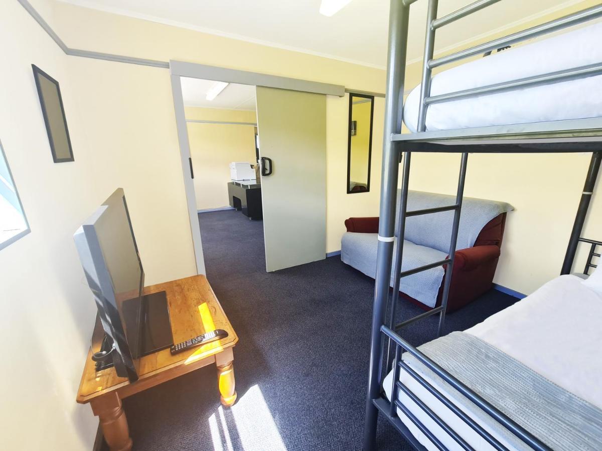 Rarakau Lodge Tuatapere Екстериор снимка