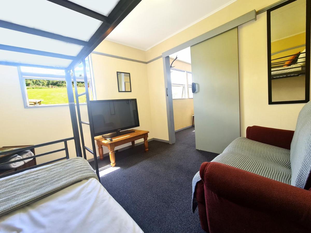 Rarakau Lodge Tuatapere Екстериор снимка